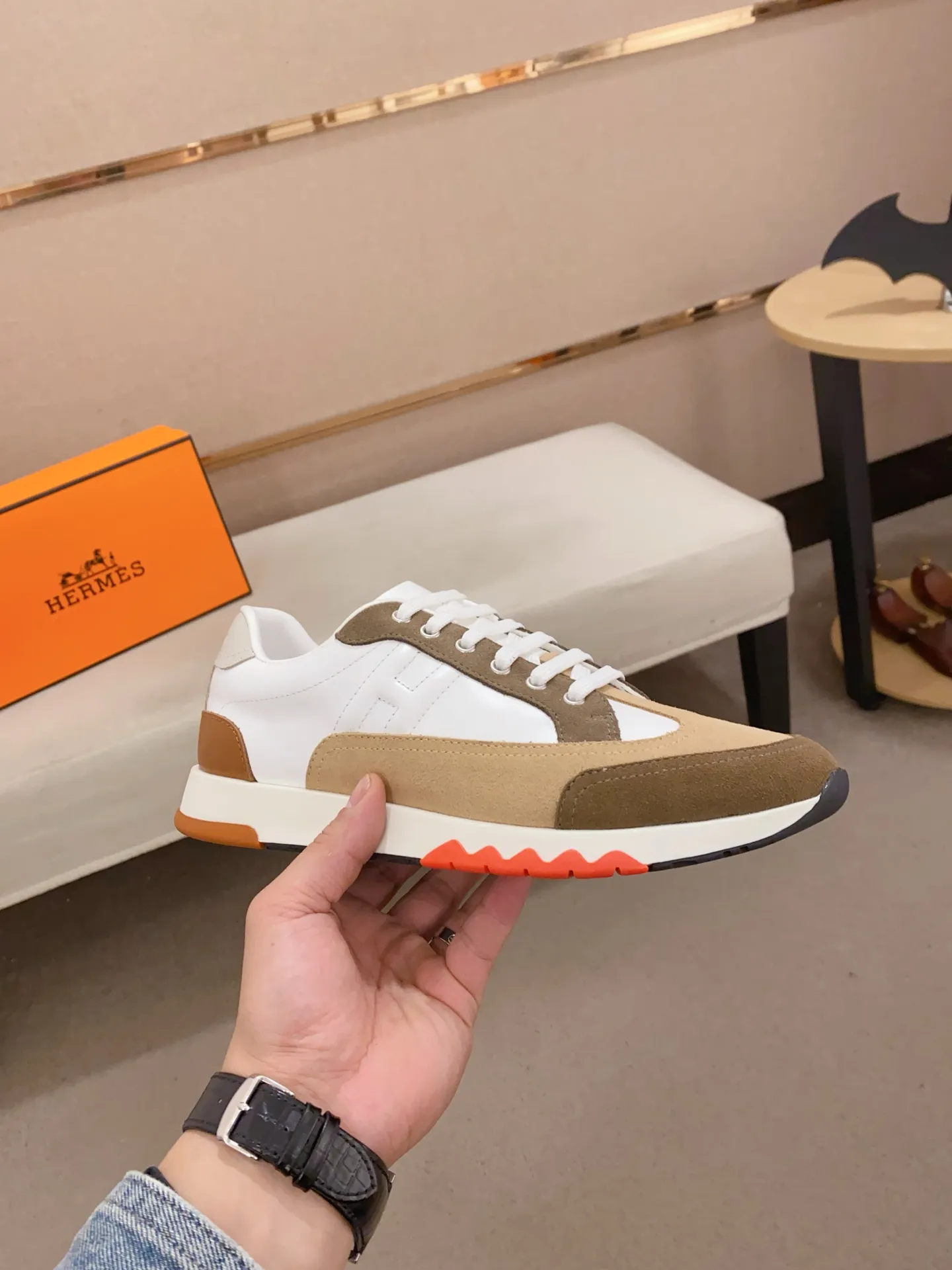 Ex-factory price: 500💰《HERMES》【Classic Original Version】Hermès; Top 🔝 Purchasing Agency 🔍🔍Men's latest 🇺🇸 counters are sold simultaneously, original imported from Italy ▲▲First-layer cowhide ▲▲ (high-end, extravagance and class) times) Exquisite workmanship (Italian 🇮🇹Imported water-dyed 🐂cowhide lining) sole: Original sole provided by the original factory, ⚠️exclusive double-layer activity·TPR·rubber·combined molded outsole; super comfortable·wear-resistant·non-slip·environmental protection The real thing is more beautiful if you take the real thing (high quality, follow the order), you can enter and exit the counter at will * Number of yards: 38·39·40·41·42·43·44# (can be customized 45.)